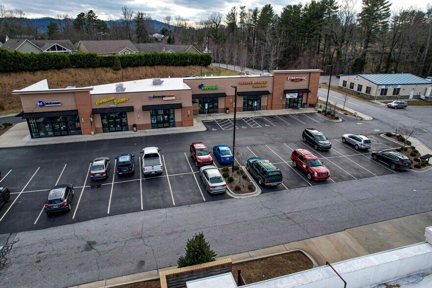 More Photos Of 58 Weaver Village Way, Weaverville Freestanding For Lease