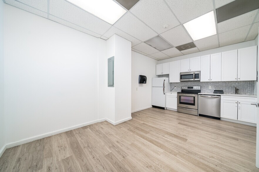 More Photos Of 358-360 1st St, Hoboken Medical For Lease