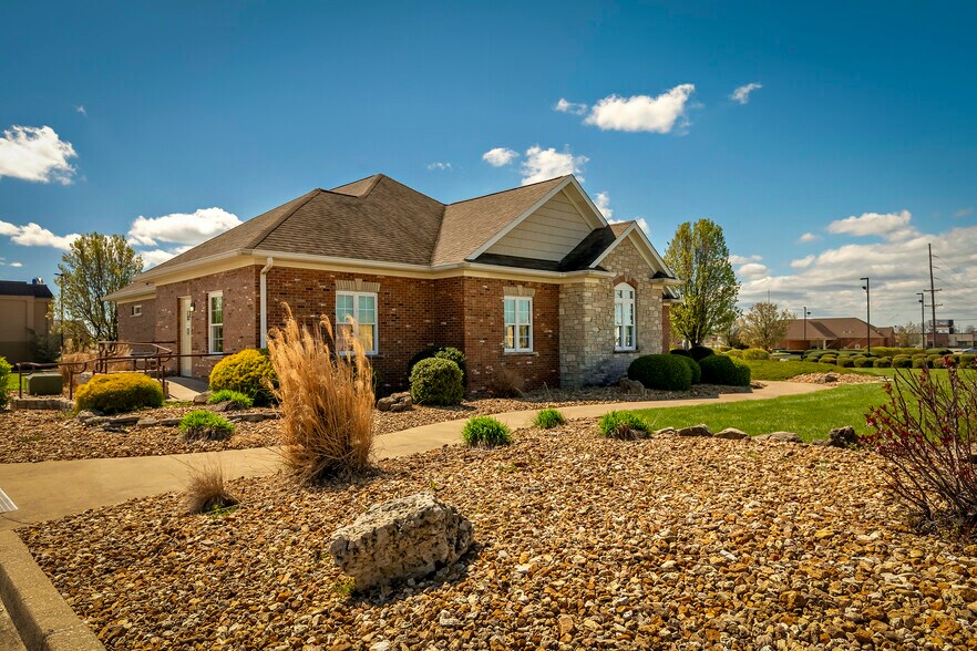 More Photos Of 2801 17th St, Marion Medical For Sale