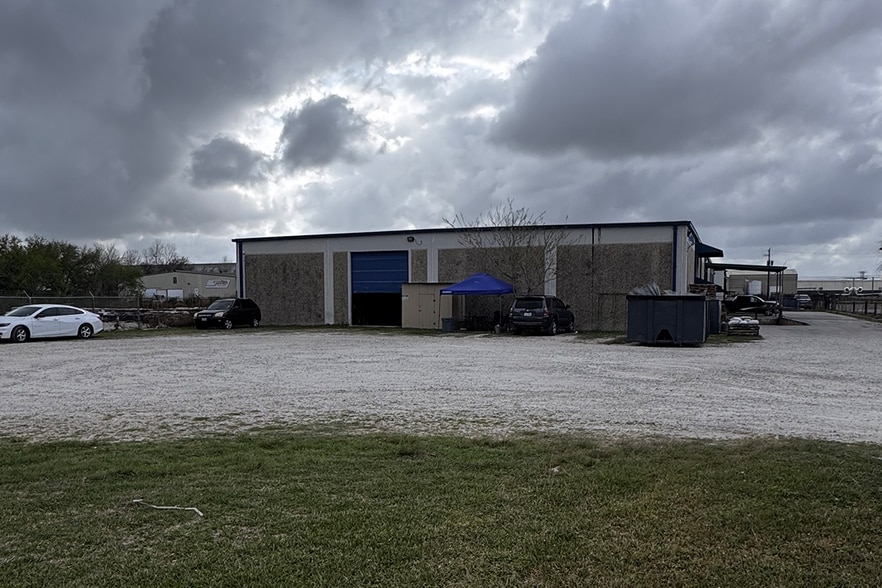 Primary Photo Of 8527 W Monroe Rd, Houston Warehouse For Sale