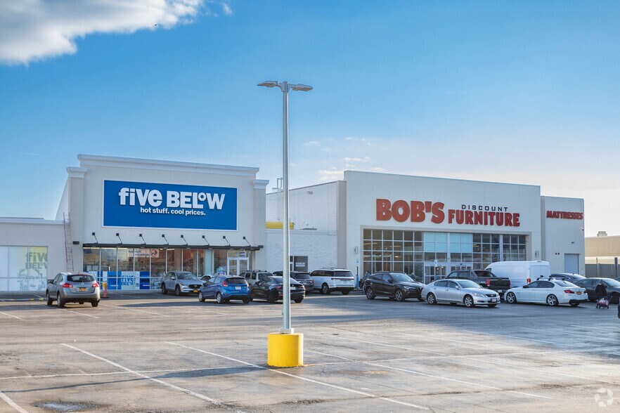 More Photos Of 8973 Bay Pkwy, Brooklyn Unknown For Lease