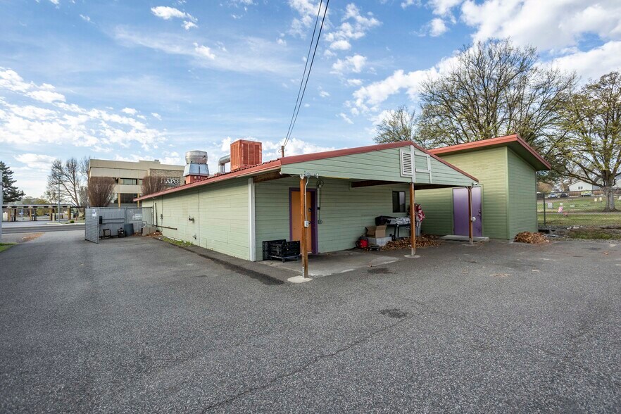 More Photos Of 608 Williams Blvd, Richland Restaurant For Sale