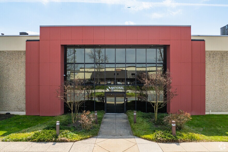 More Photos Of 105 Commerce Dr, Aston Warehouse For Lease