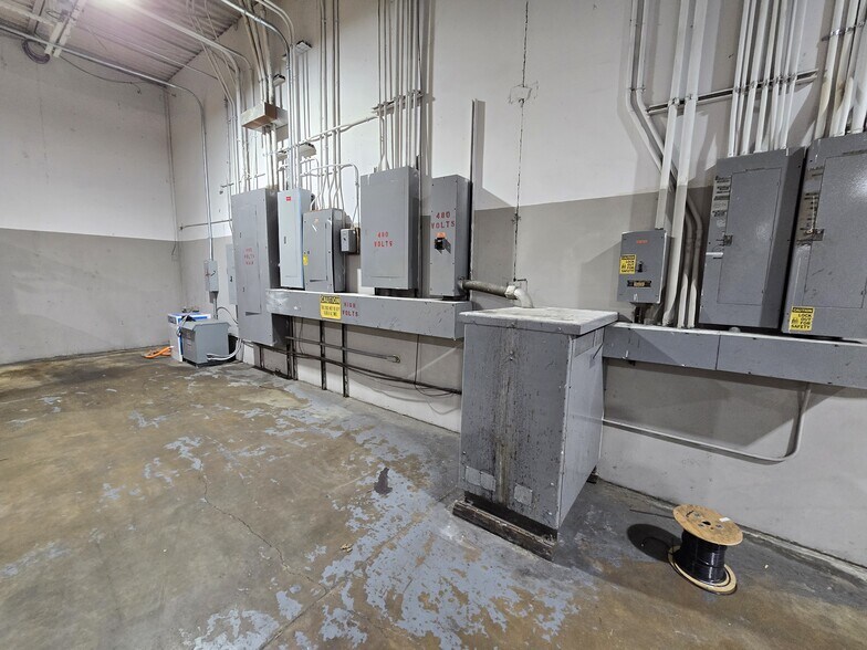 More Photos Of 11042 Wildwood Dr, Olive Branch Warehouse For Lease