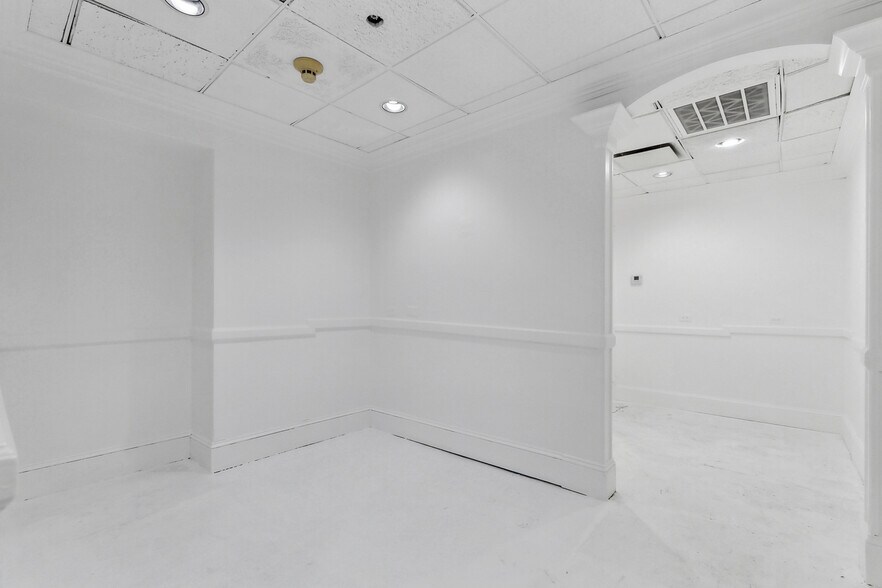 More Photos Of 336 Camp St, New Orleans Office For Lease