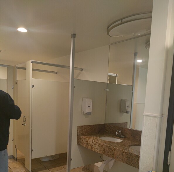 More Photos Of 14623 Hawthorne Blvd, Lawndale Medical For Sale