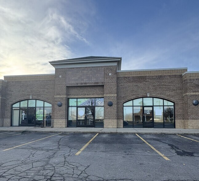 More Photos Of 31887-31917 Utica Rd, Fraser Freestanding For Lease