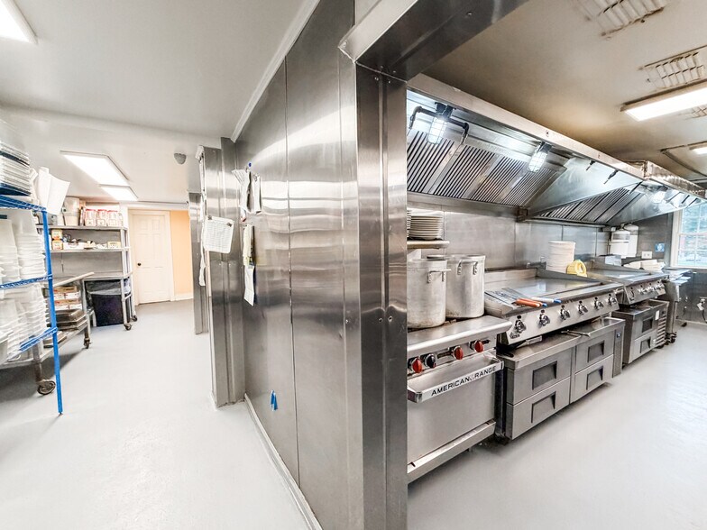 More Photos Of 170 South St, Brooklyn Restaurant For Sale