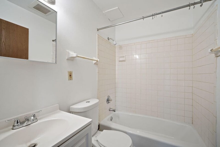 More Photos Of 9015 N 96th St, Milwaukee Apartments For Sale