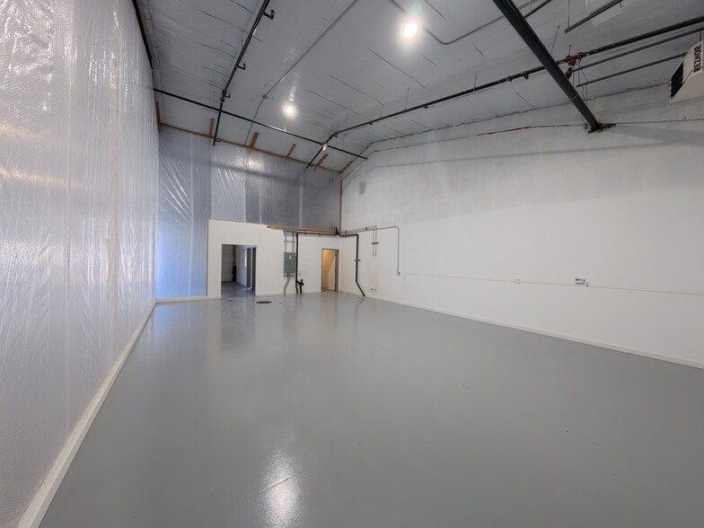 More Photos Of 2561 NE 4th St, Bend Warehouse For Lease