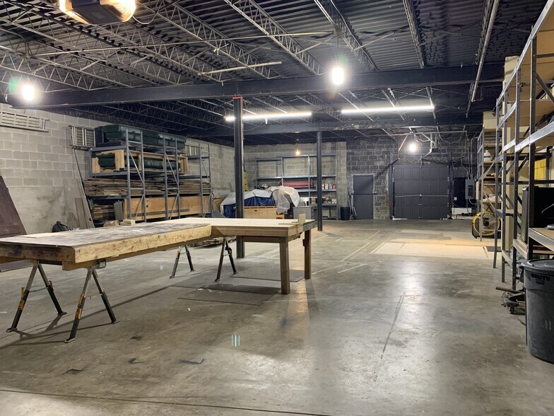 More Photos Of 2284 Quebec Rd, Cincinnati Flex For Lease
