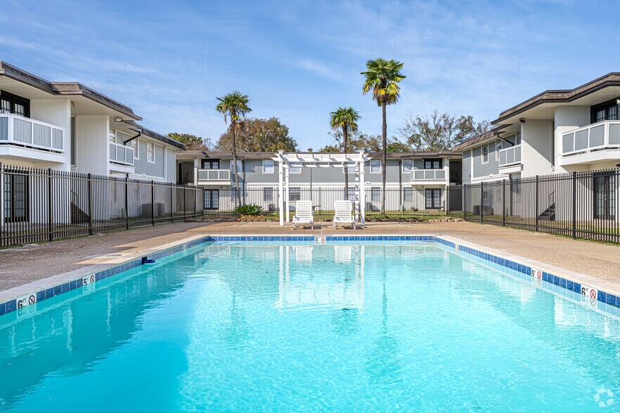 More Photos Of 4445 Alvin Dark Ave, Baton Rouge Apartments For Sale