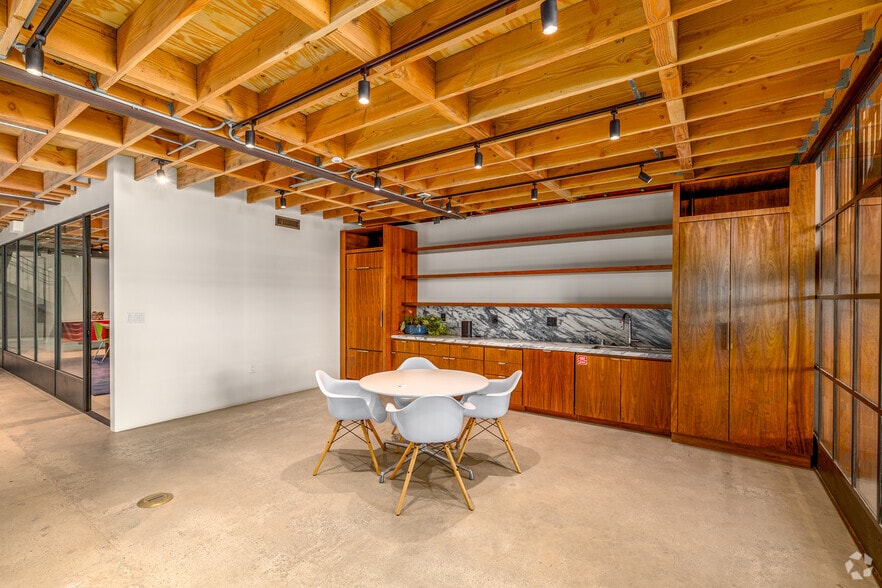More Photos Of 5872 Smiley Dr, Culver City Loft Creative Space For Lease
