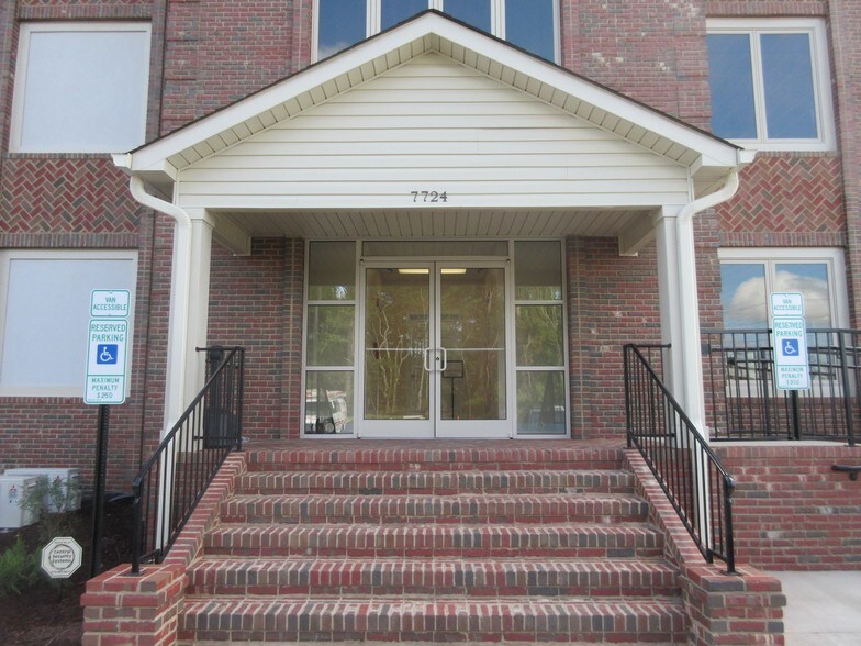 More Photos Of 7724 Raeford Rd, Fayetteville Medical For Lease
