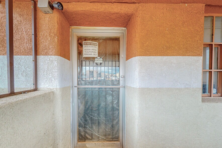 More Photos Of 1823 Commercial St NE, Albuquerque Warehouse For Sale