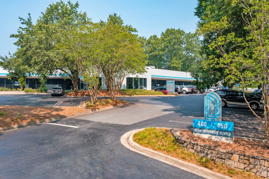More Photos Of 425 Franklin Gateway SE, Marietta Unknown For Lease