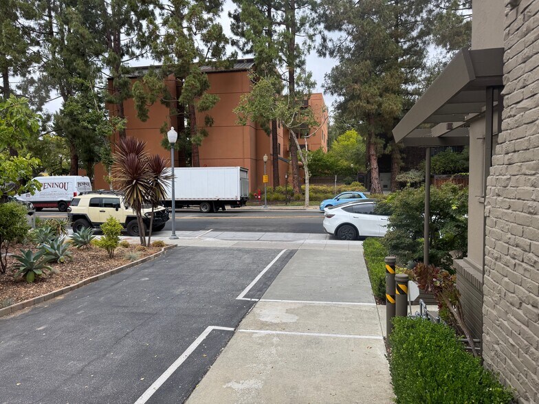 More Photos Of 624 University Ave, Palo Alto Office Residential For Lease