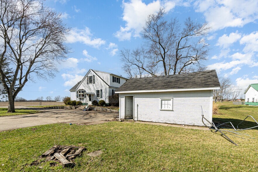 More Photos Of 7195 Singer Rd, Dayton Horse Stables For Sale