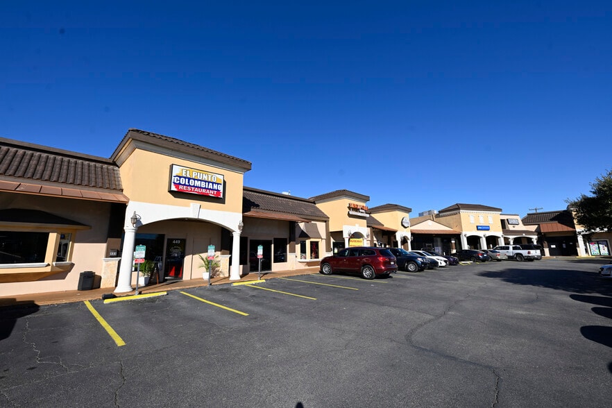 More Photos Of 431-459 McCarty Rd, San Antonio Restaurant For Lease