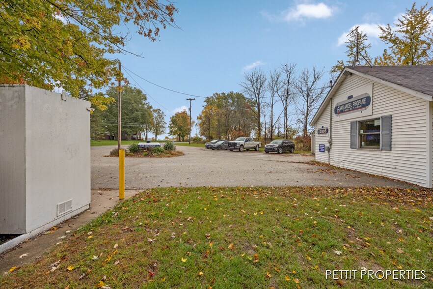 More Photos Of 3805 S Ravenna Rd, Ravenna Office For Sale
