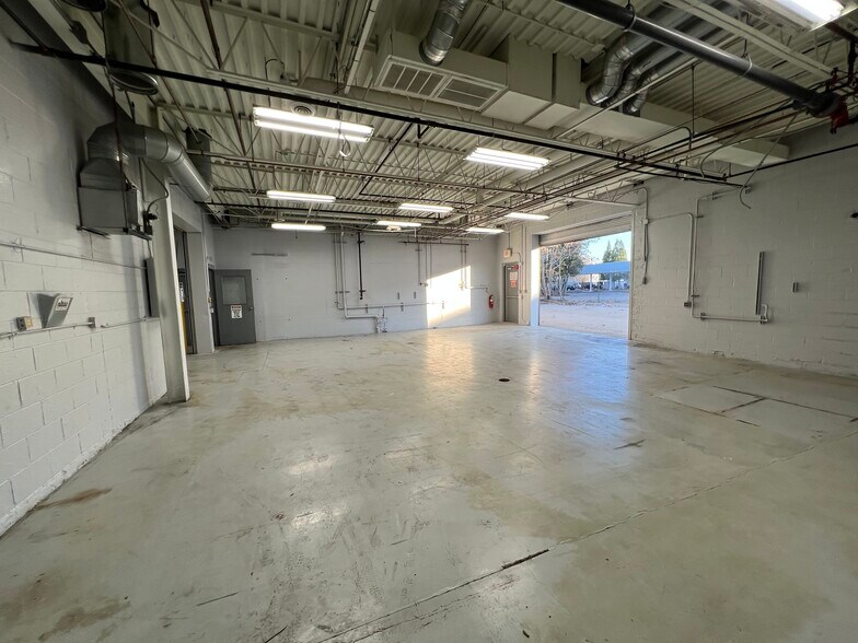More Photos Of 11530 Stephens Rd, Warren Warehouse For Lease