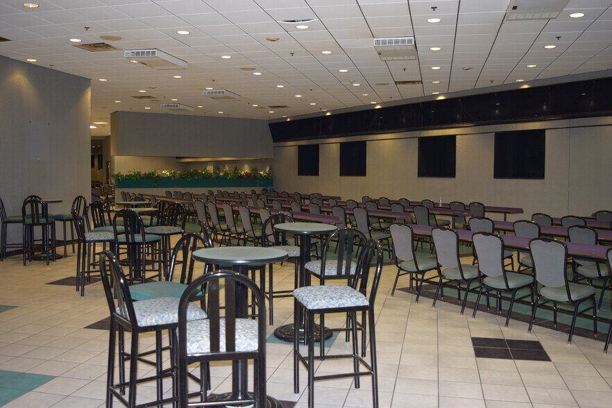 More Photos Of 2090 Lincoln Hwy E, Lancaster General Retail For Lease