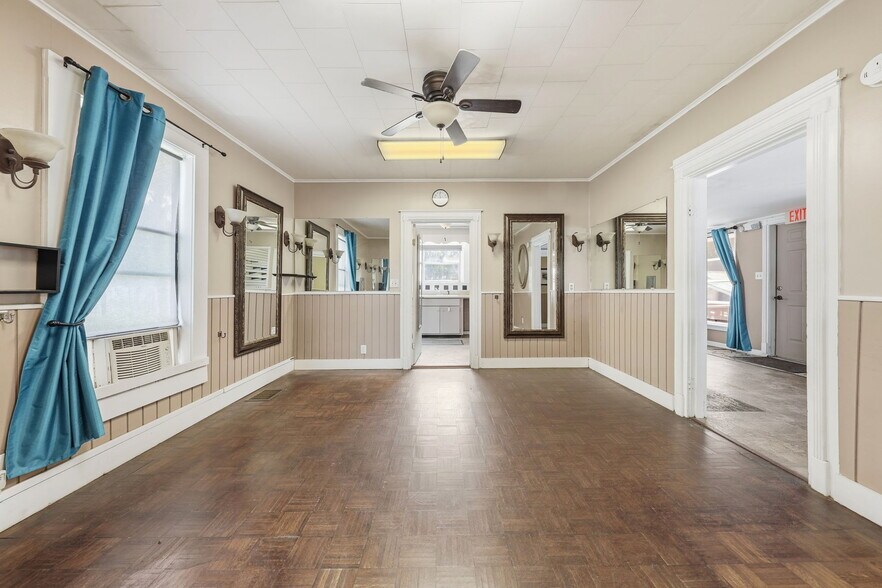 More Photos Of 605 S Main Ave, Minneola Storefront Retail Residential For Sale