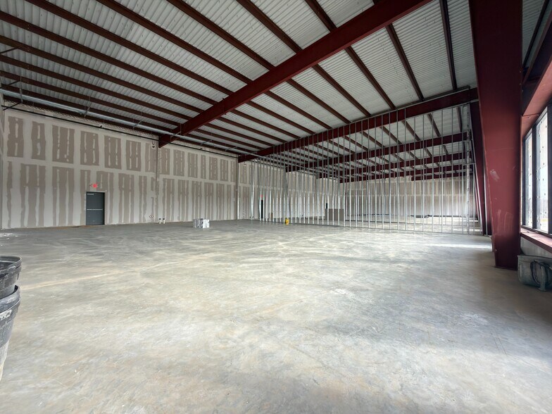 More Photos Of 14211 Hiram Clarke Rd, Houston Storefront For Lease