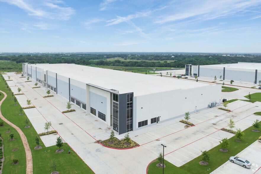 More Photos Of 4811 N Interstate 35, Georgetown Distribution For Lease