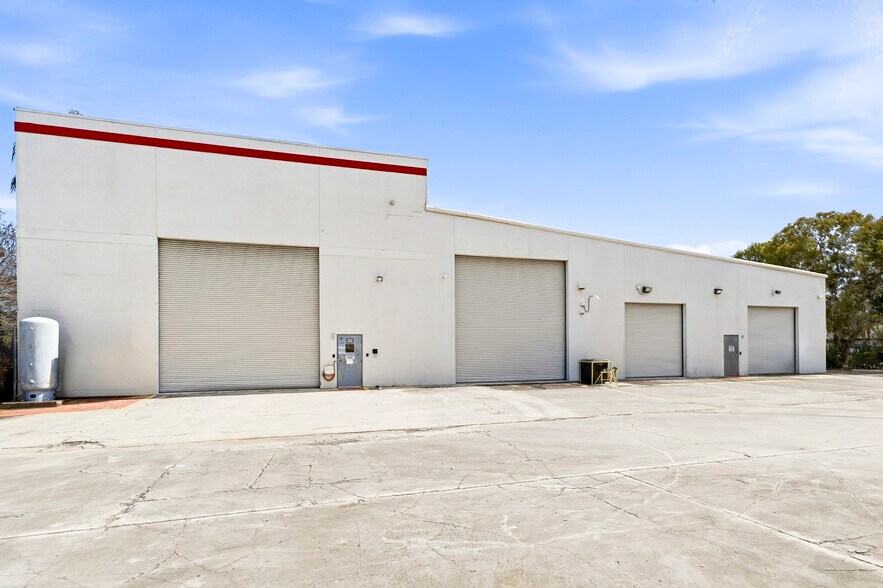 More Photos Of 831 Jupiter Park Dr, Jupiter Manufacturing For Lease