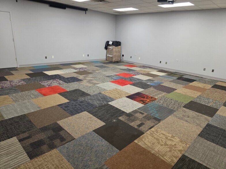 More Photos Of 1115 Commercial Ave, Reedsburg Service For Lease