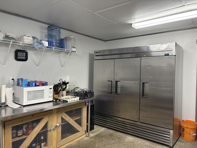 More Photos Of 3071 Jacob rd, Jacob Bar For Sale