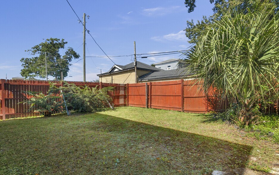 More Photos Of 310 W 34th St, Savannah Office For Sale