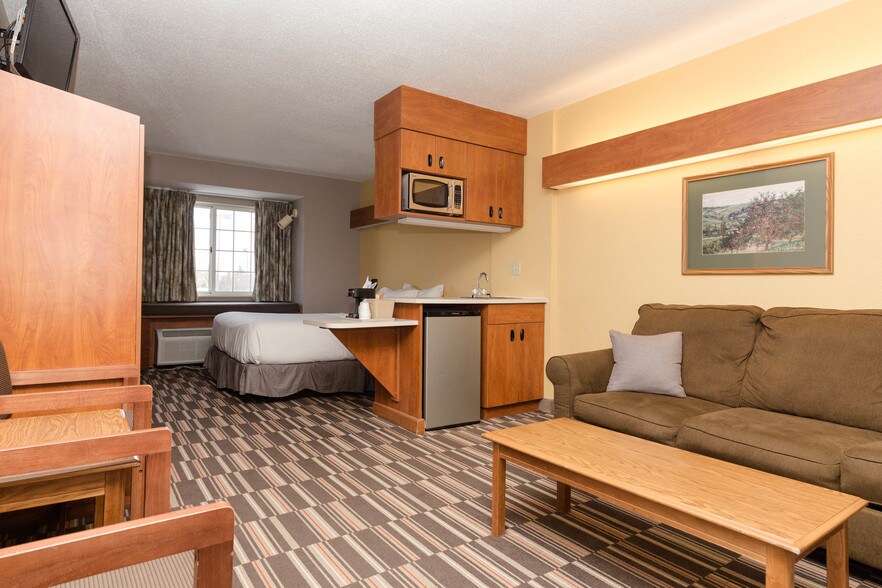 More Photos Of 424 20th S St, New Ulm Hotel For Sale