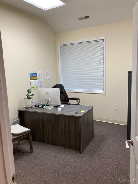 More Photos Of 8833 Chapel Square Dr, Cincinnati Medical For Sale