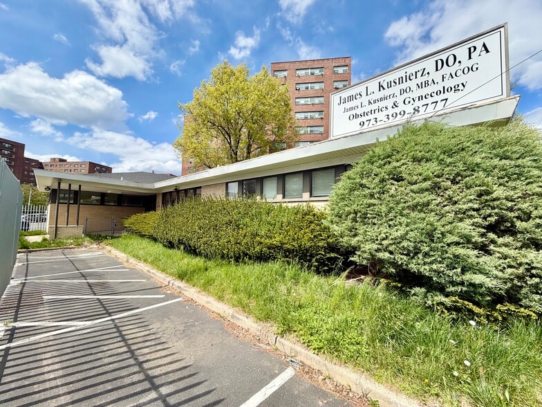 Primary Photo Of 853-855 Grove St. st, Irvington Healthcare For Lease
