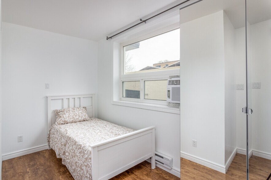 More Photos Of 3263 Lake Shore Blvd W, Toronto Dormitory For Sale