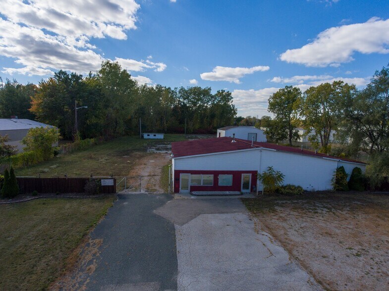 More Photos Of 3905 32nd St, Port Huron Truck Terminal For Sale