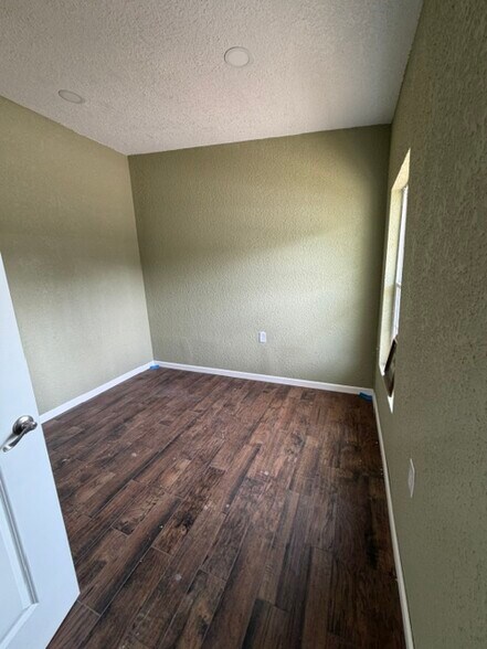 More Photos Of 68 Circle Dr, Marion Light Manufacturing For Sale