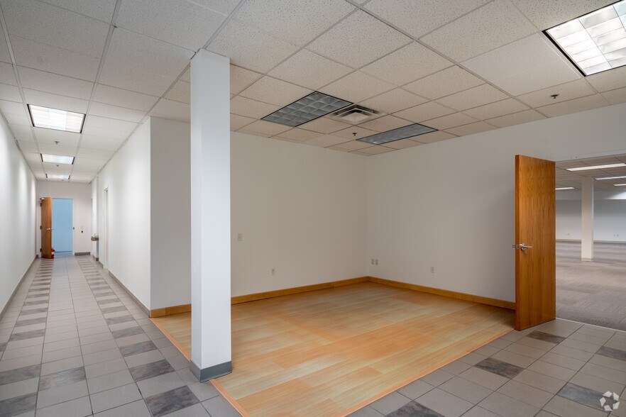 More Photos Of 575 SW Old Highway 8, New Brighton Distribution For Lease