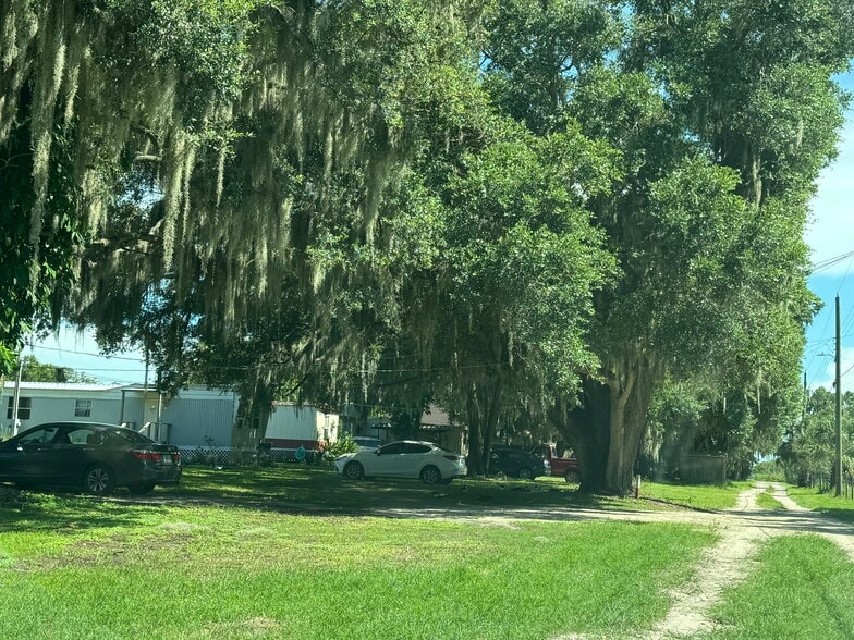 Primary Photo Of 10605 Lithia Pinecrest Rd, Lithia Manufactured Housing Mobile Home Park For Sale