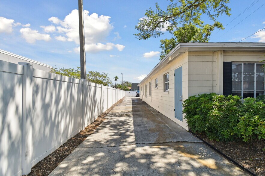 More Photos Of 3019 W Azeele St, Tampa Loft Creative Space For Sale