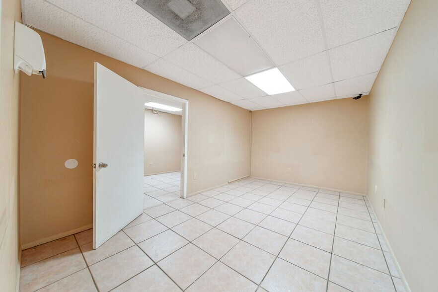 More Photos Of 25 E 4th St, Hialeah Office For Lease
