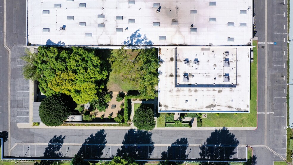 More Photos Of 3501 W Segerstrom Ave, Santa Ana Distribution For Lease