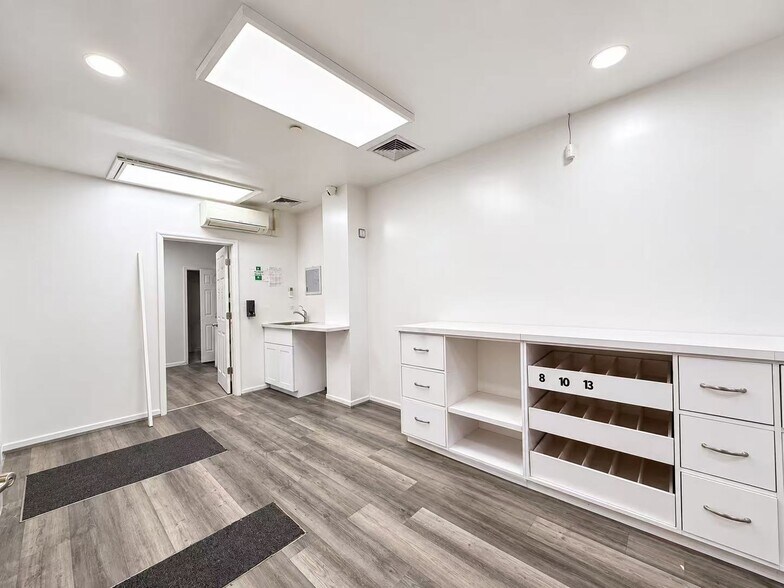 More Photos Of 93-05 37th Ave, Jackson Heights Apartments For Lease