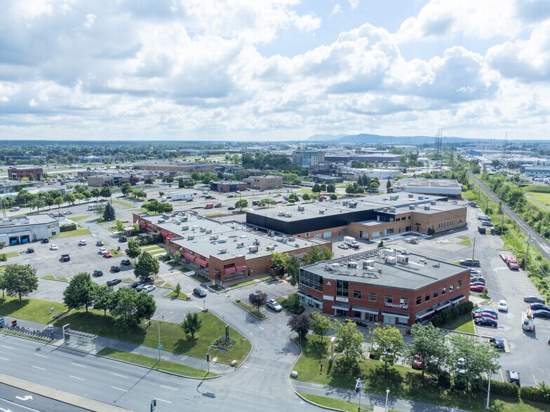 Primary Photo Of 20 Boul de Mortagne, Boucherville General Retail For Lease