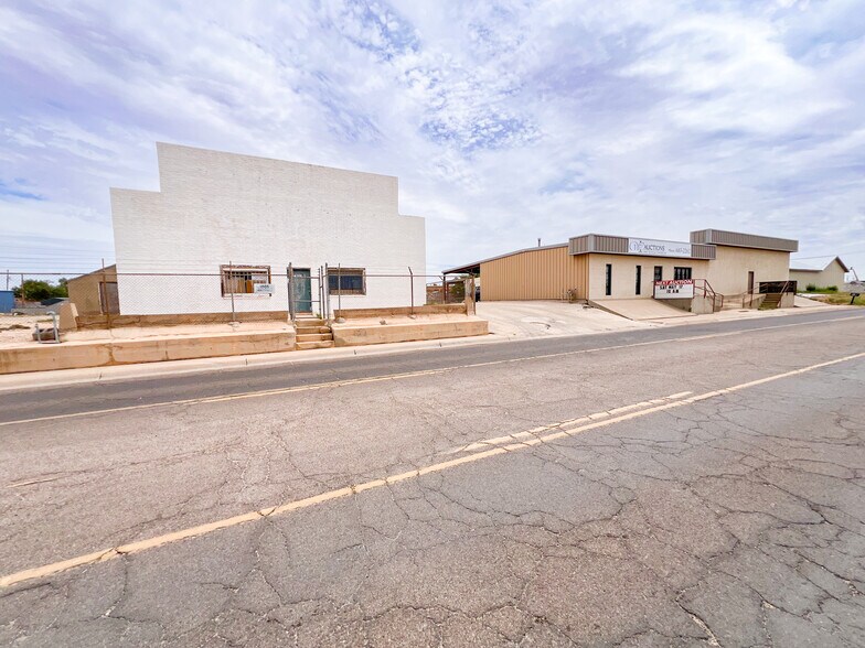 More Photos Of 1001-1009 W Industrial Ave, Midland Warehouse For Sale