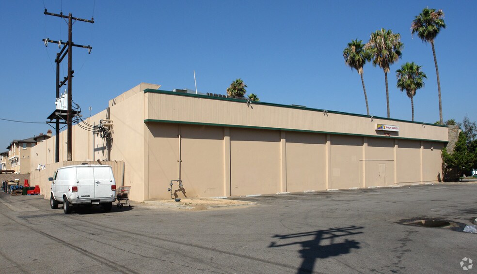 More Photos Of 1112 Walnut Ave, Tustin Supermarket For Lease
