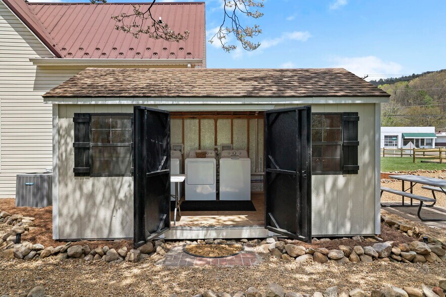 More Photos Of 100 S Railroad Ave, Damascus Apartments For Sale