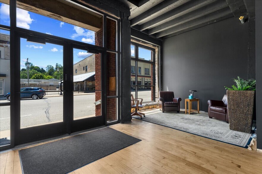 More Photos Of 203 Ellis St, Kewaunee Office For Sale